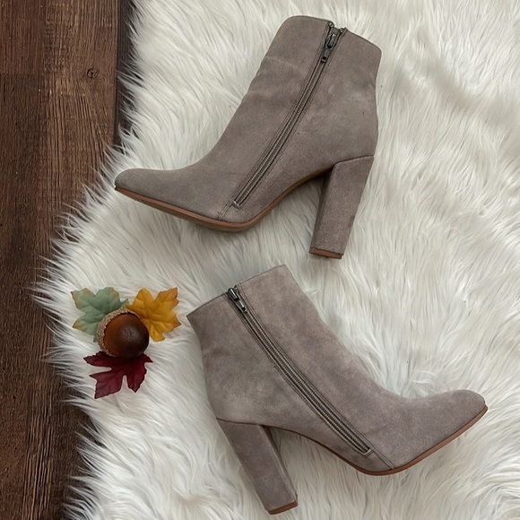 STEVE MADDEN | Glorius Bootie | Taupe Suede |Size 10 - Picture 2 of 9